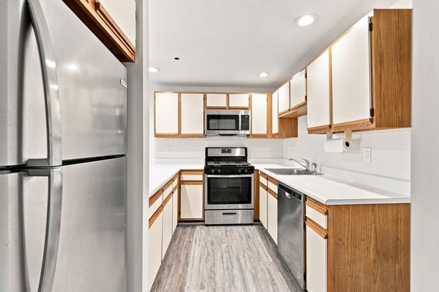 360 Littleton Road H1, Chelmsford, MA 01824