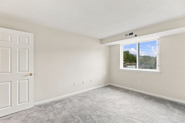 360 Littleton Road H1, Chelmsford, MA 01824