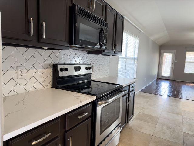 1017 Grand National Boulevard, Fort Worth, TX 76179