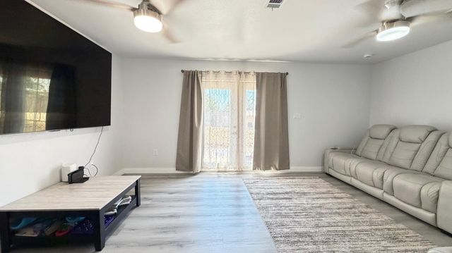 5326 E Clay Avenue, Fresno, CA 93727