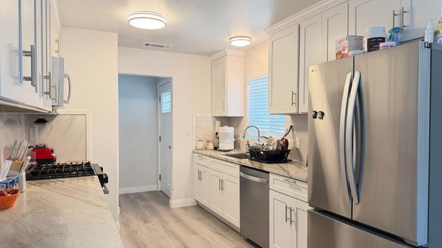 5326 E Clay Avenue, Fresno, CA 93727