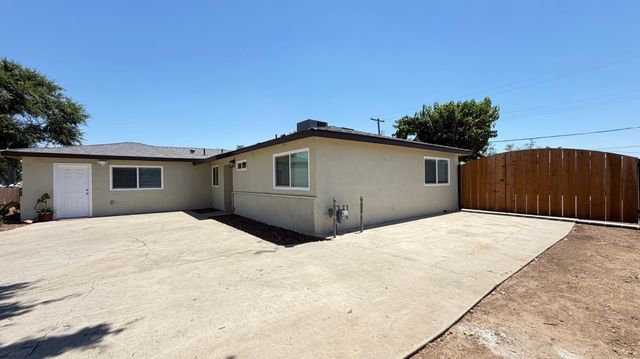 5326 E Clay Avenue, Fresno, CA 93727