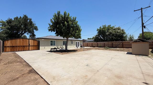 5326 E Clay Avenue, Fresno, CA 93727