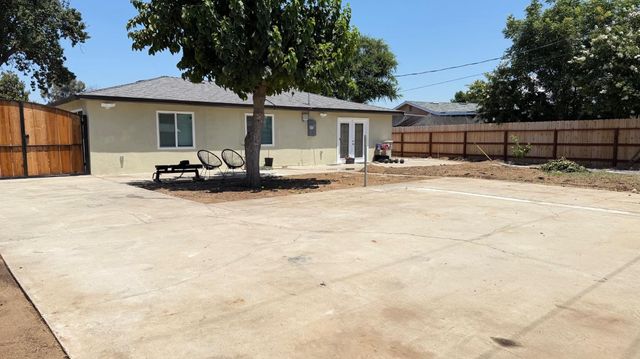 5326 E Clay Avenue, Fresno, CA 93727
