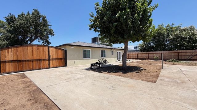 5326 E Clay Avenue, Fresno, CA 93727