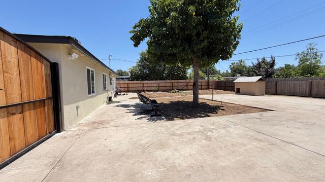5326 E Clay Avenue, Fresno, CA 93727