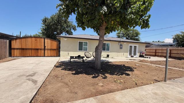 5326 E Clay Avenue, Fresno, CA 93727