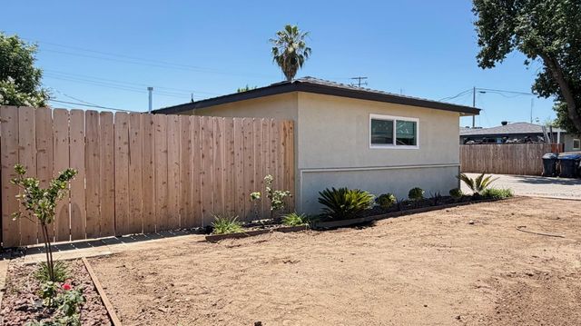 5326 E Clay Avenue, Fresno, CA 93727