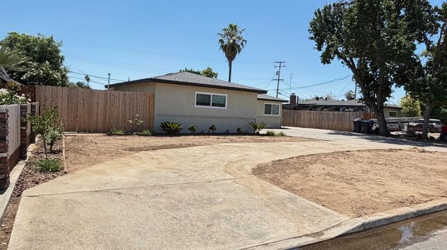 5326 E Clay Avenue, Fresno, CA 93727