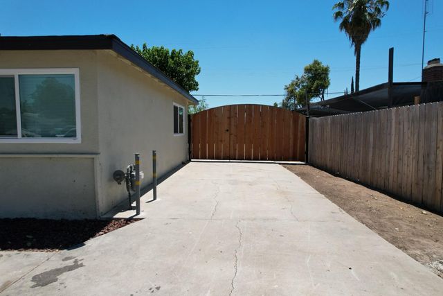 5326 E Clay Avenue, Fresno, CA 93727