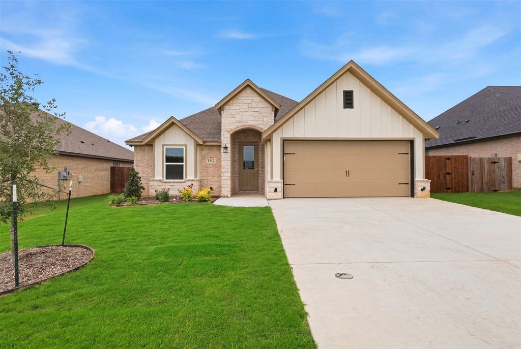1512 Oleander Drive, Tolar, TX 76476