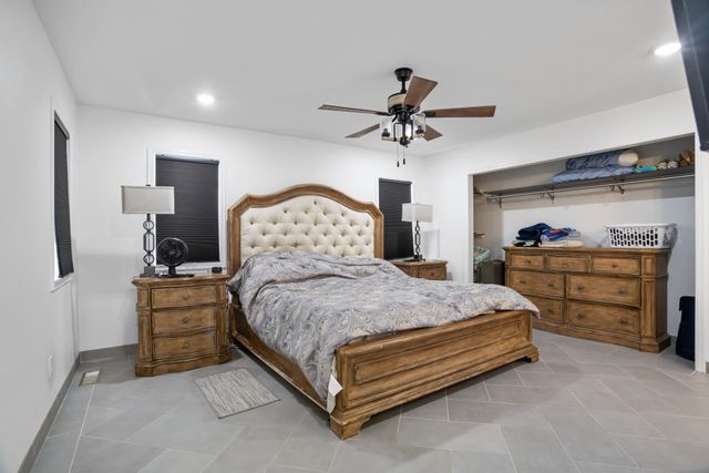 308 28th St NW, Minot, ND 58703