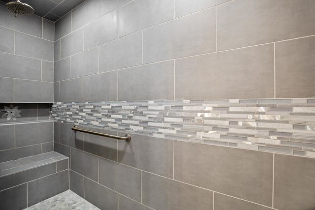 308 28th St NW, Minot, ND 58703