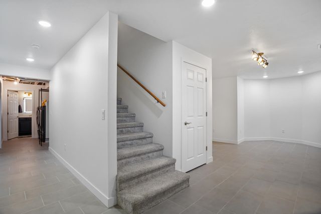 308 28th St NW, Minot, ND 58703