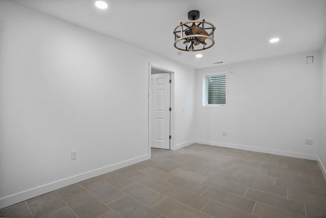 308 28th St NW, Minot, ND 58703