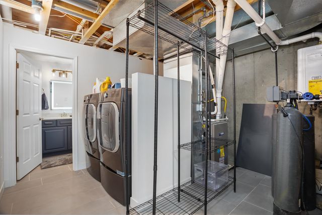 308 28th St NW, Minot, ND 58703