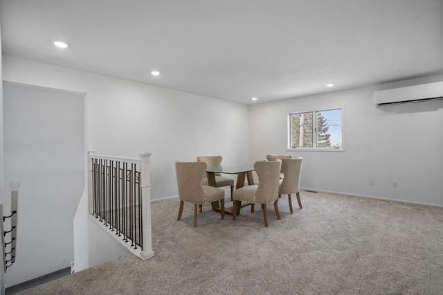 308 28th St NW, Minot, ND 58703