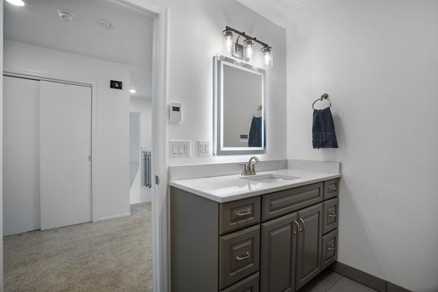 308 28th St NW, Minot, ND 58703