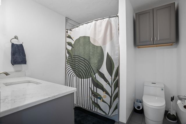 308 28th St NW, Minot, ND 58703