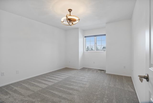 308 28th St NW, Minot, ND 58703