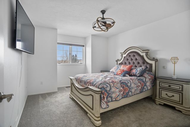 308 28th St NW, Minot, ND 58703