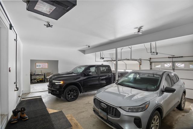 308 28th St NW, Minot, ND 58703