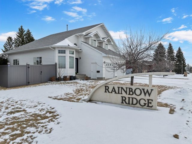 308 28th St NW, Minot, ND 58703