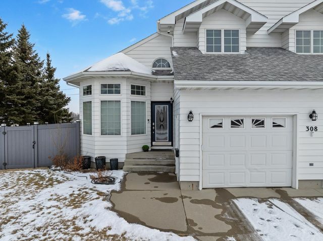 308 28th St NW, Minot, ND 58703