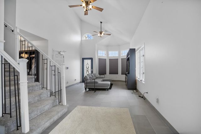 308 28th St NW, Minot, ND 58703