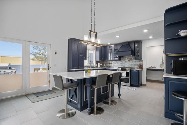 308 28th St NW, Minot, ND 58703