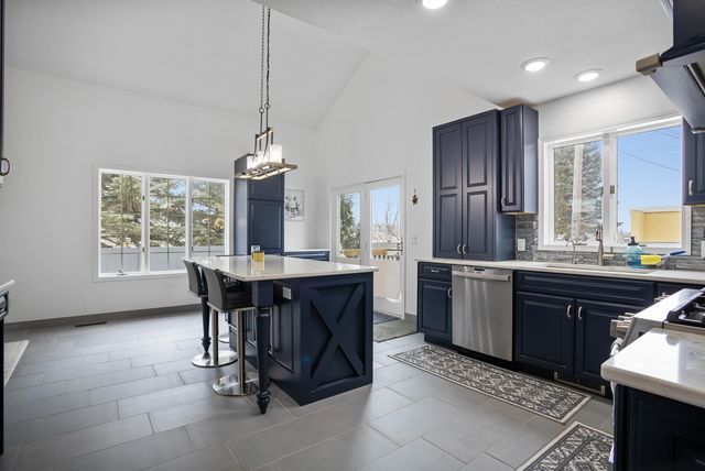 308 28th St NW, Minot, ND 58703