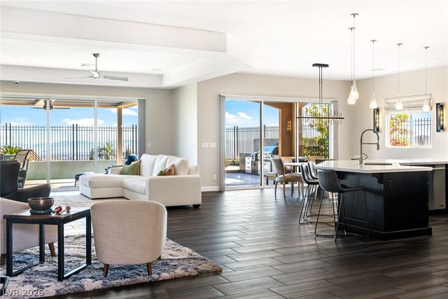 294 Besame Court, Las Vegas, NV 89138