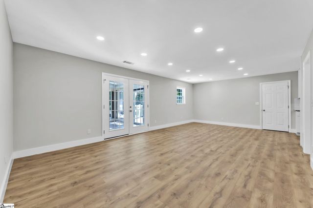 15 Longmeadow Road, Taylors, SC 29687