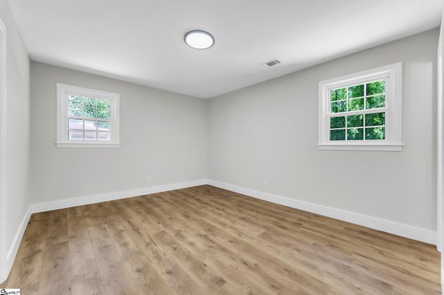 15 Longmeadow Road, Taylors, SC 29687