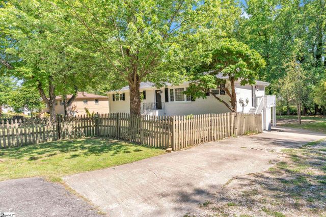 15 Longmeadow Road, Taylors, SC 29687