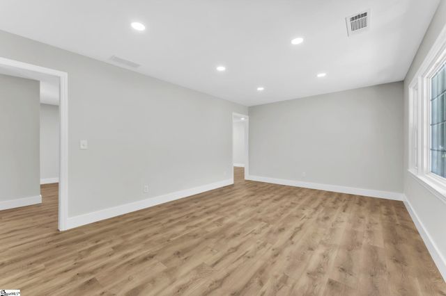 15 Longmeadow Road, Taylors, SC 29687