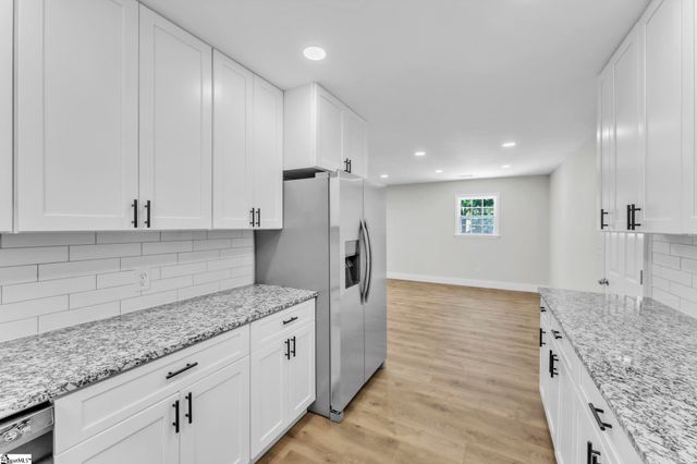 15 Longmeadow Road, Taylors, SC 29687