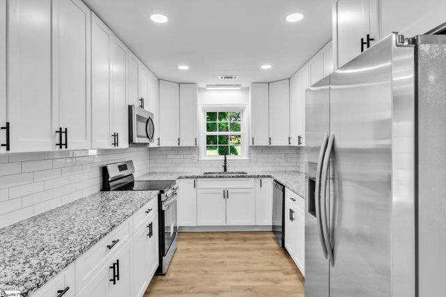 15 Longmeadow Road, Taylors, SC 29687