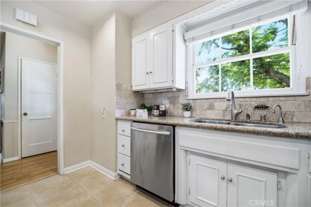 17061 Lorne, Lake Balboa, CA 91406