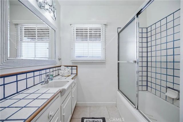 17061 Lorne, Lake Balboa, CA 91406
