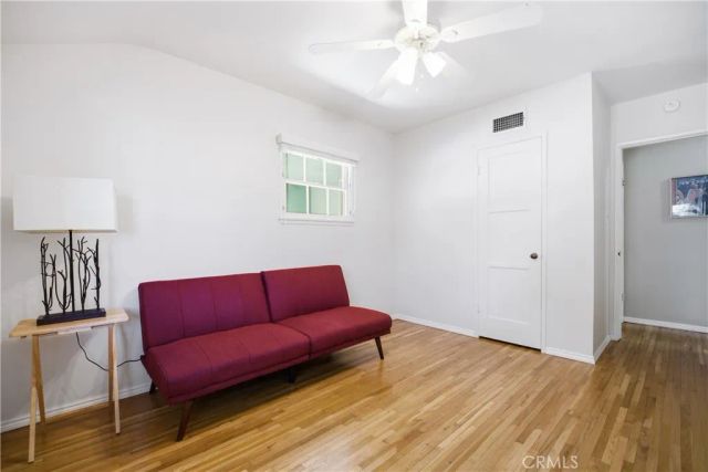 17061 Lorne, Lake Balboa, CA 91406