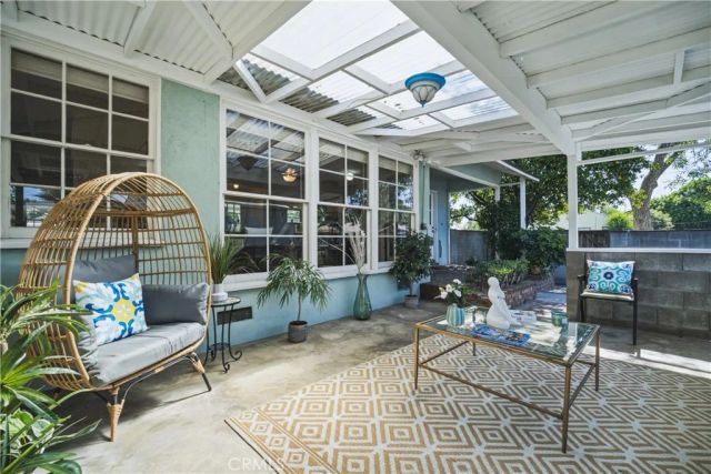 17061 Lorne, Lake Balboa, CA 91406