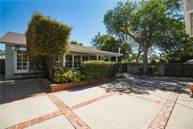 17061 Lorne, Lake Balboa, CA 91406