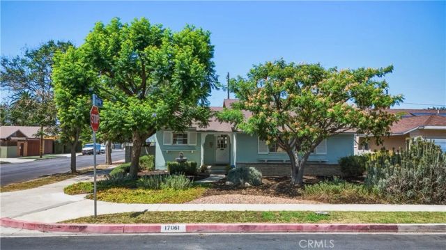 17061 Lorne, Lake Balboa, CA 91406