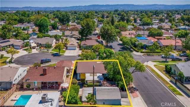 17061 Lorne, Lake Balboa, CA 91406