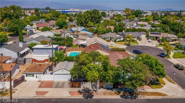 17061 Lorne, Lake Balboa, CA 91406