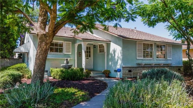 17061 Lorne, Lake Balboa, CA 91406