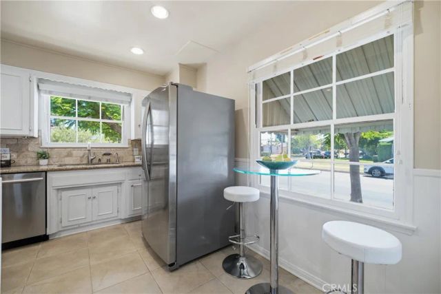 17061 Lorne, Lake Balboa, CA 91406