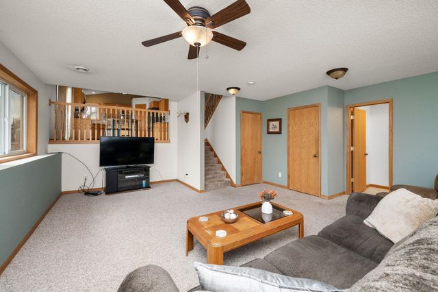6194 Karmen Avenue NE, Albertville, MN 55301