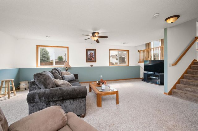6194 Karmen Avenue NE, Albertville, MN 55301
